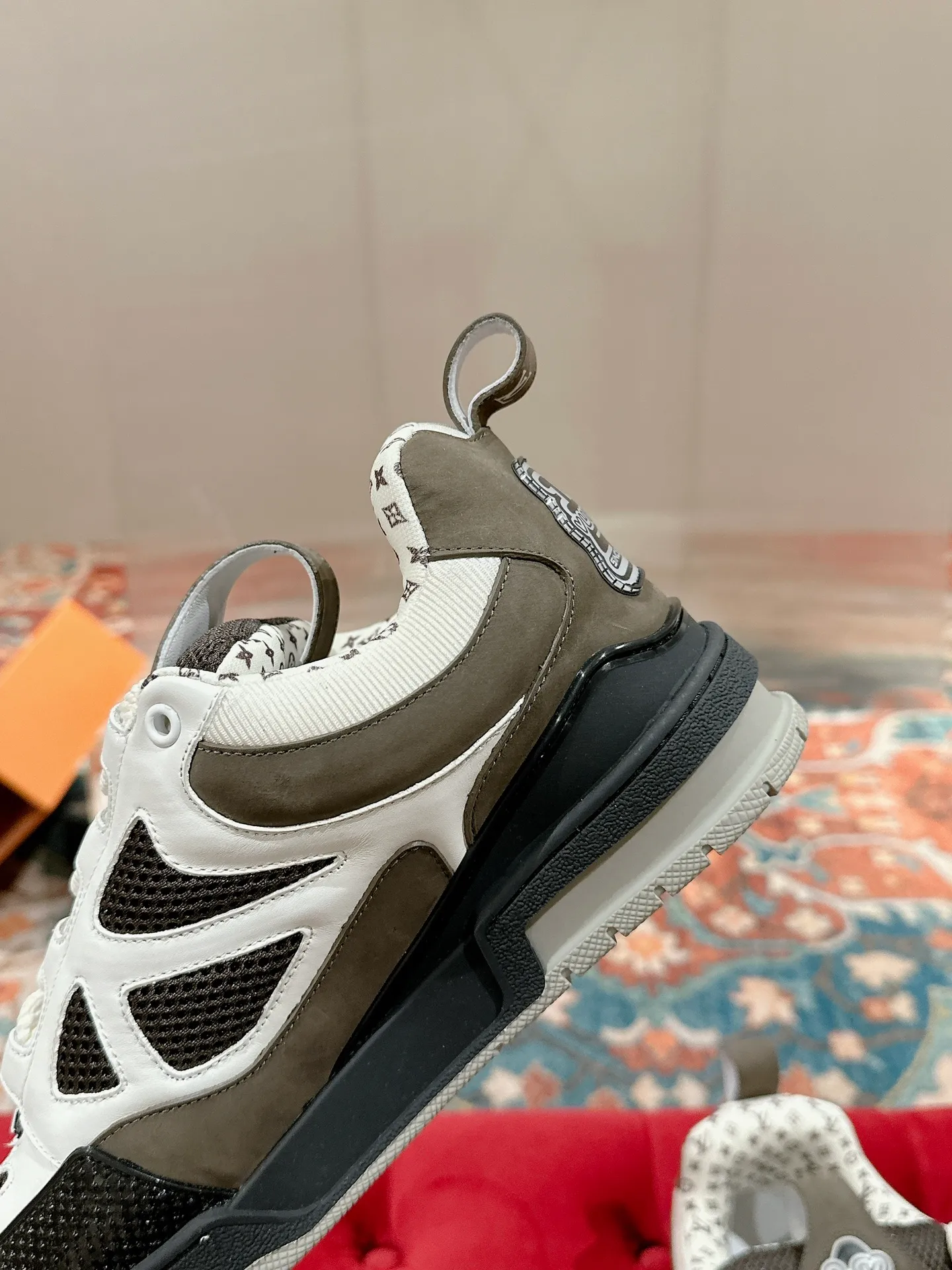 👟👟Ex-factory price 800👟👟 Louis Vuiton·Louis Vuitton🍀 🍀 LV Skate series bread shoes-skateboard shoes-basketball shoes-casual sports shoes top version🔝original purchase, development and production👍🏻[Fireworks] LV Skate has continued The View professional skateboard shoes since 2020. This style continues the fat version of the 90s. Designers added playful touches such as an open mesh tongue and exaggerated laces that pay homage to Axion, es and DC. Unlike your typical skate shoe, this LVSK8 sneaker is made from nubuck leather with TPU trim and Monogram texture. Finally, there are the logos on the heel and tongue as well as the floral pattern on the side. ☑️ Fabric: Original customized first-layer cowhide + breathable mesh ☑️ Lining: Original imported breathable mesh ☑️ Size: Female 35-40 Male 39-44 (Female 40, Male 45.46 customized, non-refundable)